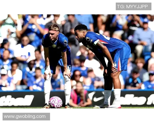 曼联大胜切尔西,榜首官位再次易主 曼联大胜切尔西,榜首官位再次易主